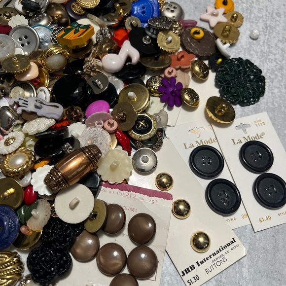 Source Unknown Assorted Button Collection - Multicolor - Picture 2 of 11